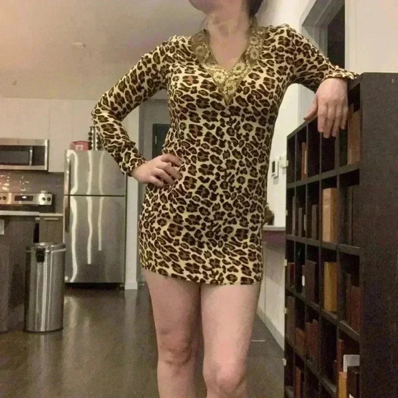Leopard print silk dress - Picture 4 of 14